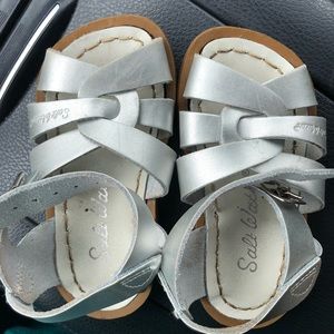 Saltwater sandals size 5
